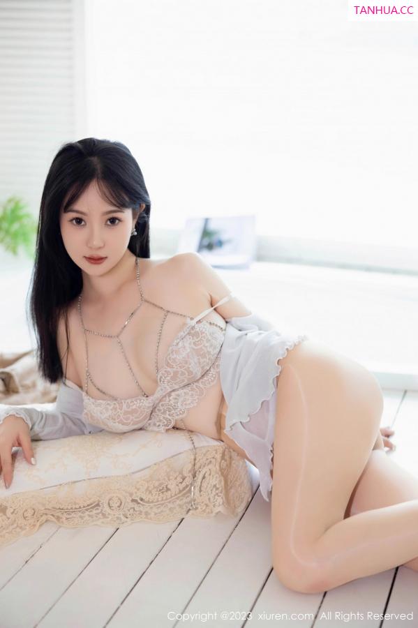   [XiuRen]高清写真图 2023.06.29 No.6995 柚琪Rich 短裙美腿第23张图片